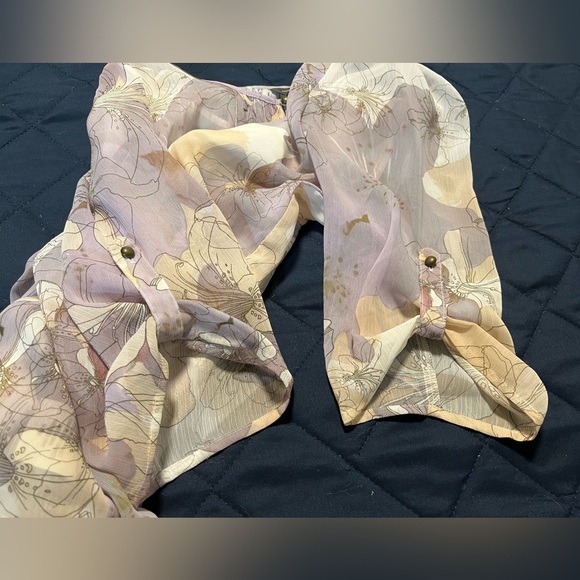 ***๐3 for $35./Denver Hayes Light Sheer Floral Blouse.. - Picture 4 of 7
